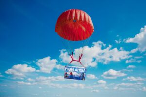 Highlandia's can is at the heights with parachute